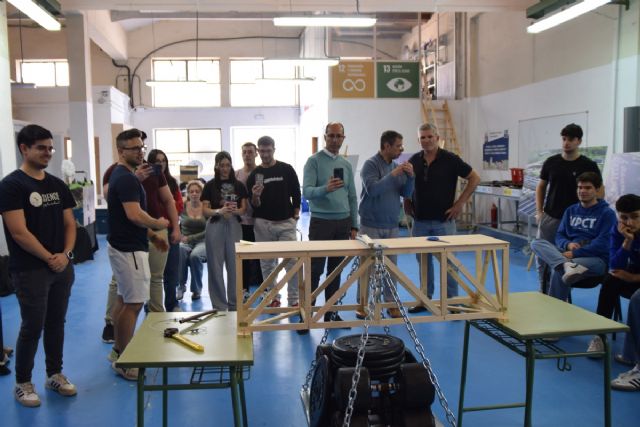 Un puente de celosía y sin cables metálicos supera la prueba de carga y representará a la UPCT en Santander - 1, Foto 1