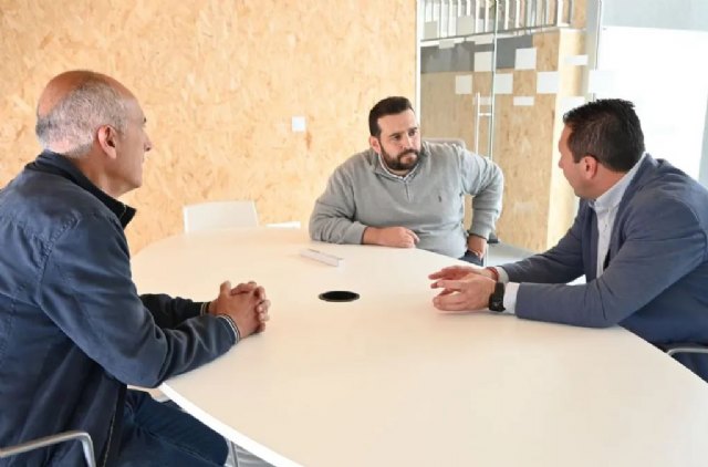 Visita del alcalde y del concejal de Empleo e Industria a Cynara - 1, Foto 1