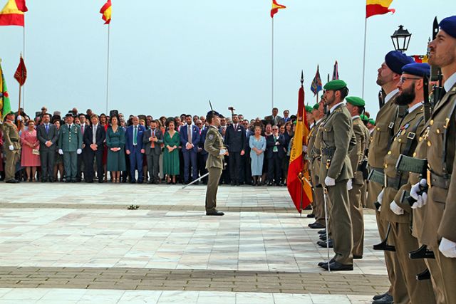 España. Sevilla . El Ejército de Tierra organizó una jura de bandera civil en plena Plaza de España en Alcalá del Río - 3, Foto 3