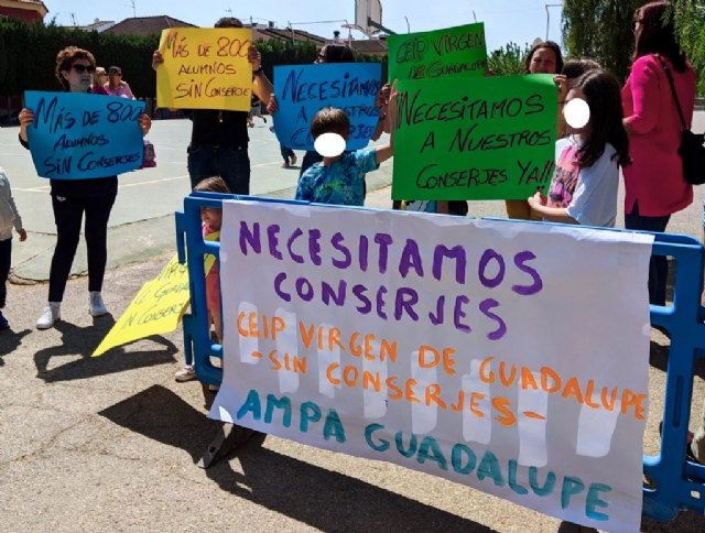 Padres y alumnos del CEIP Guadalupe exigen la contratación urgente de 2 conserjes - 1, Foto 1