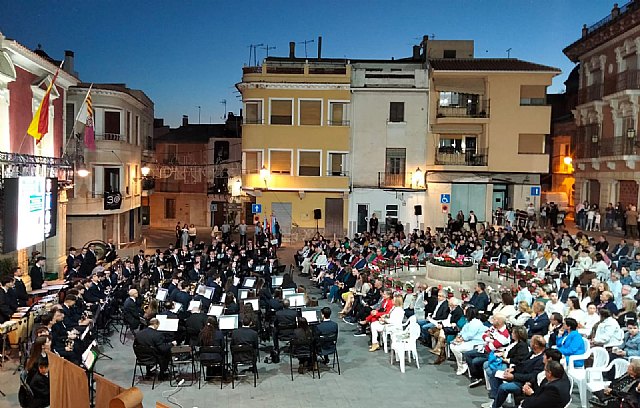 Más de 100 músicos ofrecen un concierto que inicia las fiestas en honor a la Santísima Cruz y de Moros y Cristianos en Abanilla - 1, Foto 1