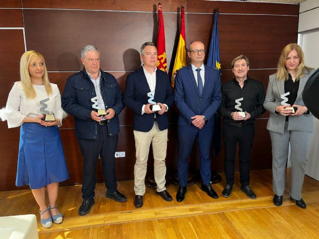 UNIVERSAE recibe los cuatro reconocimientos de los Premios Excelencia Educativa 2026 - 2, Foto 2