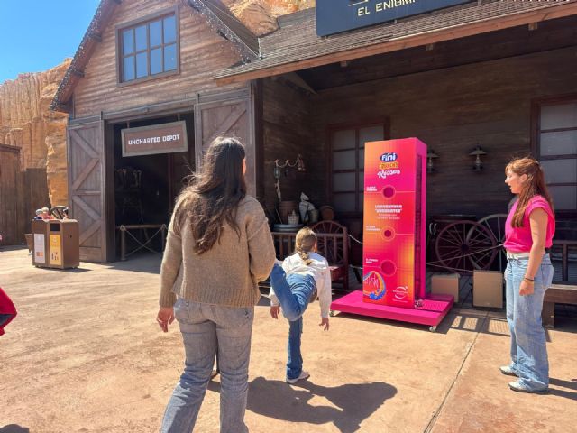 Fini lleva el amor a PortAventura World con la Ruta del Beso - 2, Foto 2