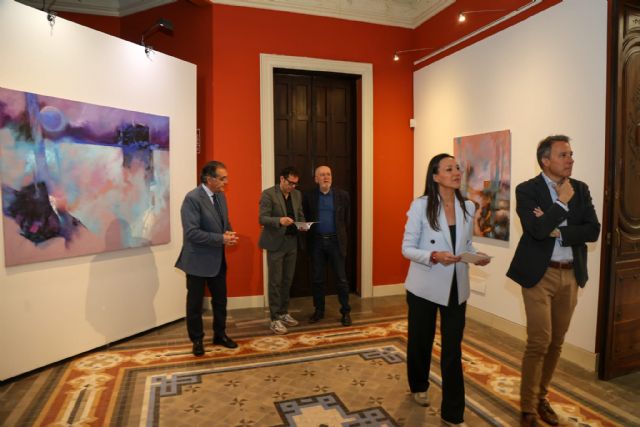 El alcalde visita 'Horizontes interiores' la última exposición de Miguel García Peñarrubia en la que se abre como un libro que revela sus páginas arrancadas - 2, Foto 2