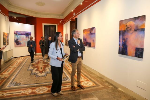El alcalde visita 'Horizontes interiores' la última exposición de Miguel García Peñarrubia en la que se abre como un libro que revela sus páginas arrancadas - 3, Foto 3