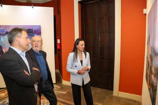 El alcalde visita 'Horizontes interiores' la última exposición de Miguel García Peñarrubia en la que se abre como un libro que revela sus páginas arrancadas - 4, Foto 4