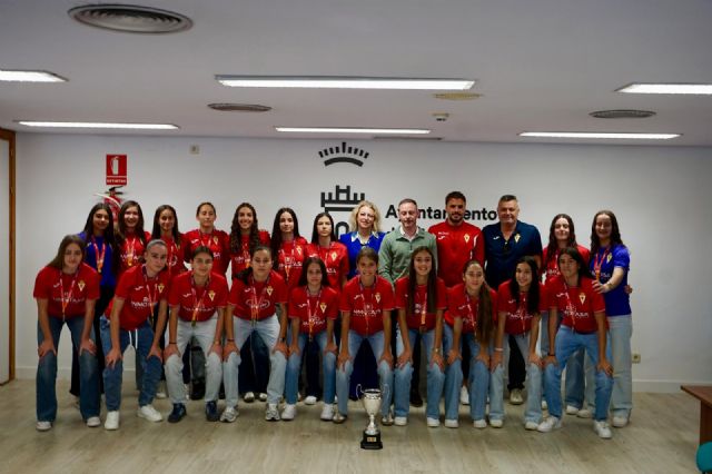 El Ayuntamiento de Murcia reconoce al Real Murcia B Femenino tras proclamarse campeón del Trofeo Internacional Torrevieja Cup - 2, Foto 2