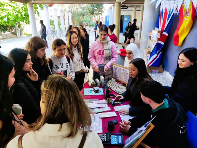 El IES Mediterráneo de Cartagena celebra la quinta edición de su Feria de Formación Profesional - 2, Foto 2