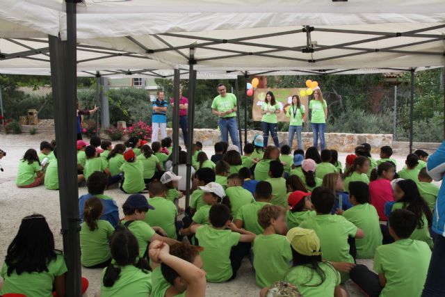 Los niños de Conectando Pedanas simbolizan en El Berro la unin entre sus centros, Foto 3
