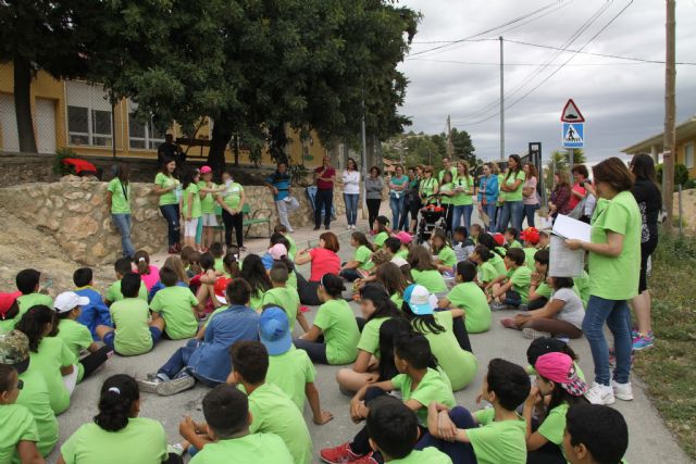 Los niños de Conectando Pedanas simbolizan en El Berro la unin entre sus centros, Foto 4