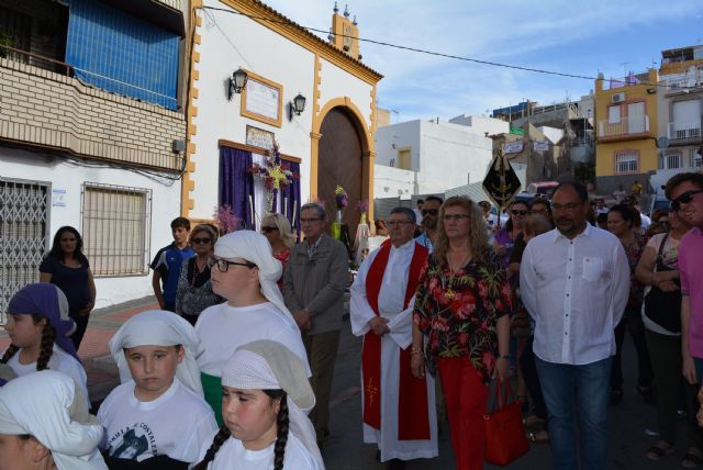 Los costaleros infantiles recorren las calles con el Paso Chico - 1, Foto 1