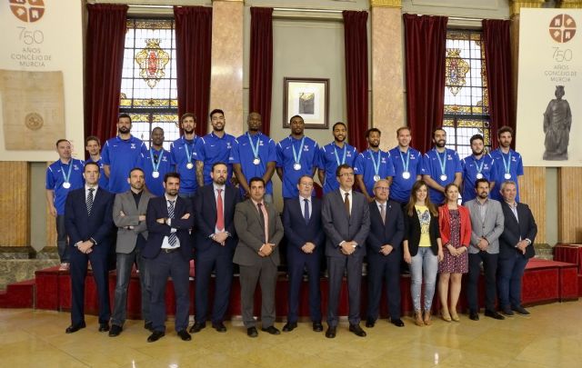 José Ballesta a los jugadores del UCAM CB: Para Murcia, vuestra medalla es de oro - 1, Foto 1