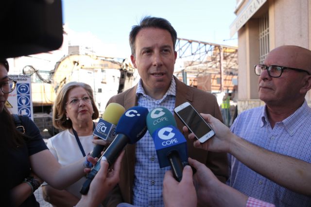 Arrancan los trabajos de derribo prometidos por Fulgencio Gil para dotar al barrio de San Cristóbal de una nueva zona verde de 1.034 m2 - 1, Foto 1