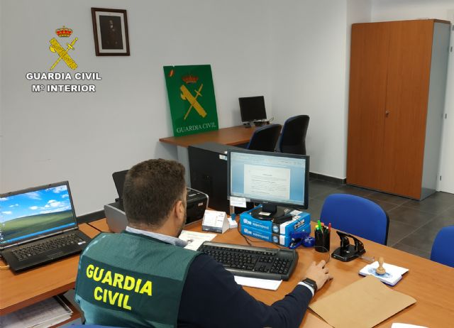 La Guardia Civil detiene/investiga a dos personas dedicadas a cometer robos y hurtos por el método del abrazo cariñoso - 1, Foto 1