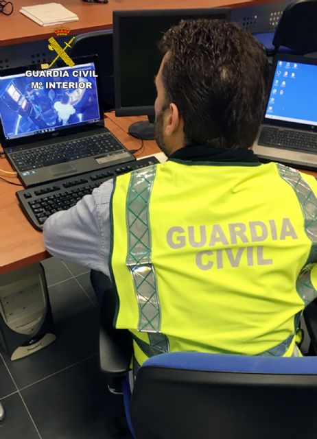 La Guardia Civil detiene/investiga a dos personas dedicadas a cometer robos y hurtos por el método del abrazo cariñoso - 3, Foto 3