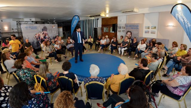 López Miras: Aprobaremos un Plan de Igualdad de Oportunidades que facilitará la conciliación y reducirá la brecha salarial  - 2, Foto 2