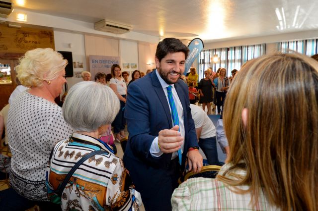 López Miras: Aprobaremos un Plan de Igualdad de Oportunidades que facilitará la conciliación y reducirá la brecha salarial  - 3, Foto 3