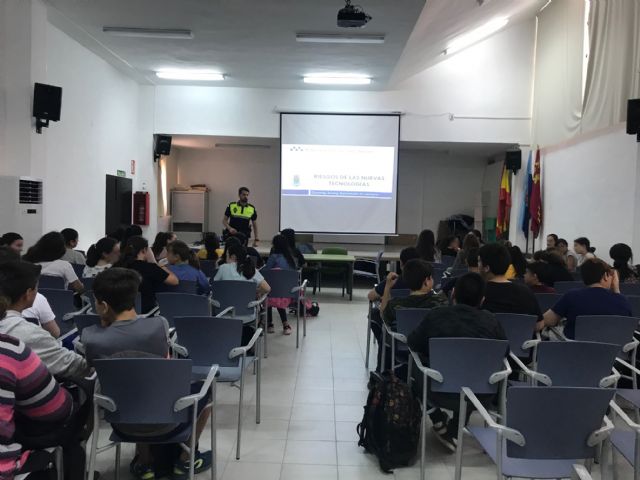 La Policía Local advierte a los menores sobre los riesgos de un mal uso de las TICs - 3, Foto 3