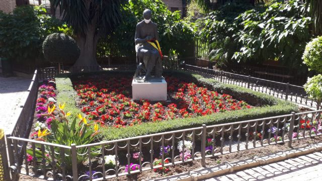 La concejalía de Parques y Jardines compagina, durante estos días, labores de desinfección con otras de mantenimiento de las zonas verdes del municipio - 2, Foto 2