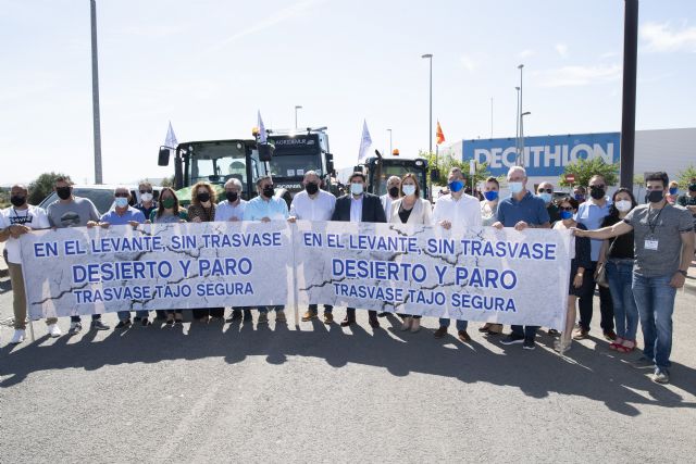 López Miras asiste a la manifestación en defensa del trasvase Tajo-Segura - 1, Foto 1