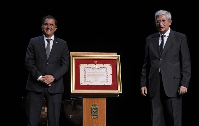 Murcia concede la Medalla de Oro a la Asociación contra el Cáncer en la Región de Murcia, Cáritas Diócesis de Cartagena y el Colegio Oficial de Enfermería - 2, Foto 2