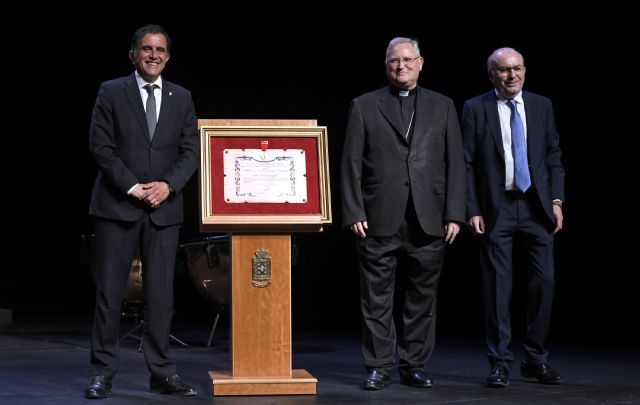 Murcia concede la Medalla de Oro a la Asociación contra el Cáncer en la Región de Murcia, Cáritas Diócesis de Cartagena y el Colegio Oficial de Enfermería - 3, Foto 3