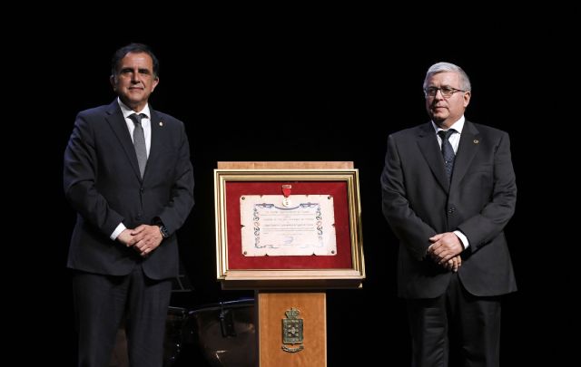 Murcia concede la Medalla de Oro a la Asociación contra el Cáncer en la Región de Murcia, Cáritas Diócesis de Cartagena y el Colegio Oficial de Enfermería - 4, Foto 4