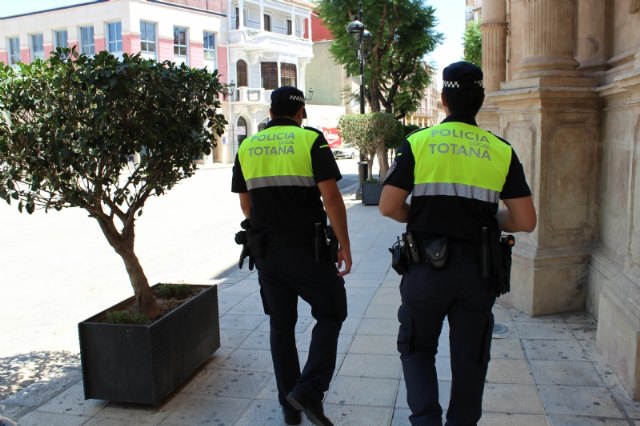 Adjudican el nuevo contrato menor del vestuario para la Policía Local en época estival - 1, Foto 1