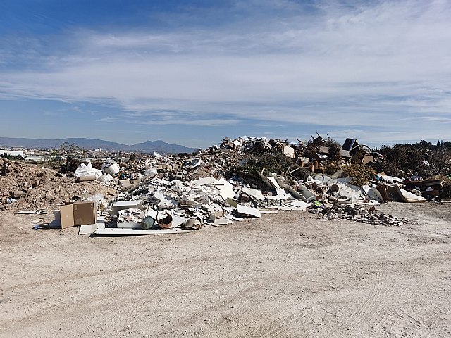 PSOE denuncia la negligencia del alcalde del PP y VOX ante vertidos incontrolados en zonas urbanas - 1, Foto 1