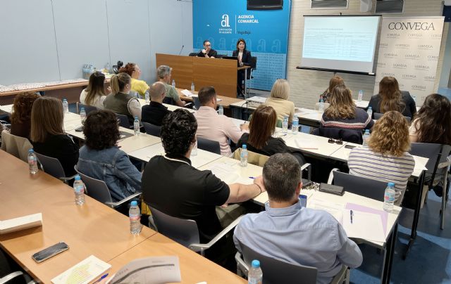 Convega reúne a la Red comarcal de ADLs para coordinar acciones estratégicas de empleo y formación en la Vega Baja - 2, Foto 2