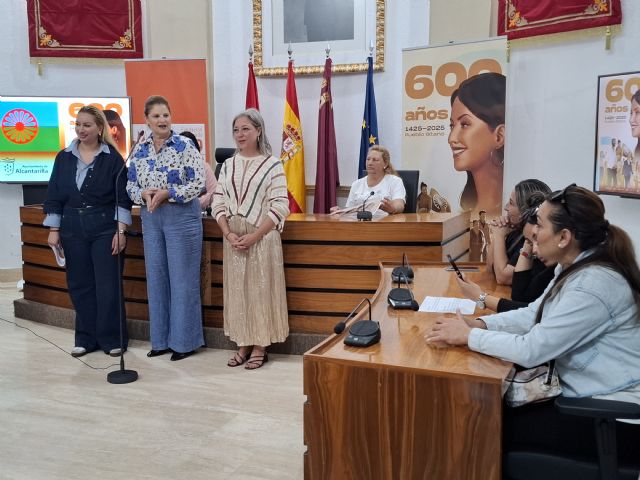 Alcantarilla celebra un pleno especial por el 600 aniversario de la llegada del Pueblo Gitano a España - 1, Foto 1