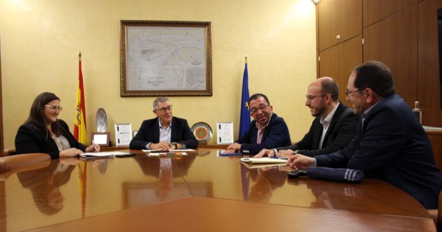 El presidente de la CHS mantiene una reunión de trabajo con la Comunidad de Regantes de Librilla - 1, Foto 1