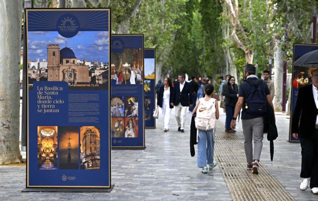 La historia y tradiciones de Elche llegan a la Avenida Alfonso X a través de una exposición con motivo de su Año Jubilar - 3, Foto 3