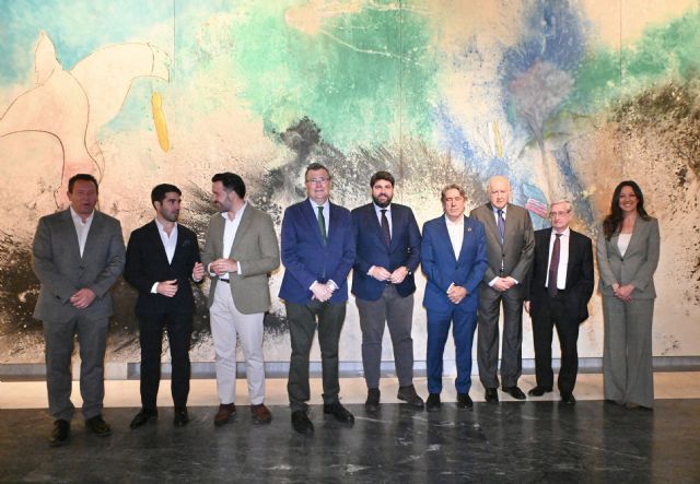 López Miras inaugura en Las Claras la exposición que repasa las más de seis décadas de trayectoria del artista muleño Cristóbal Gabarrón - 2, Foto 2