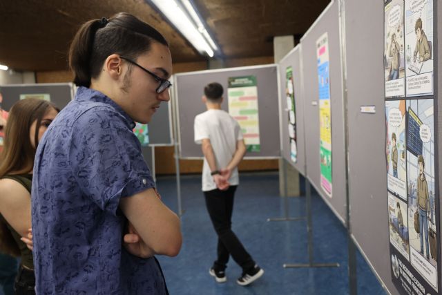 Más de 500 alumnos de Secundaria y Bachillerato de 13 institutos participan en el concurso de infografías financieras - 3, Foto 3