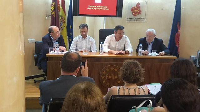 Molina de Segura participa en la reunin constitutiva de la Comisin de Transparencia de la FMRM, Foto 2