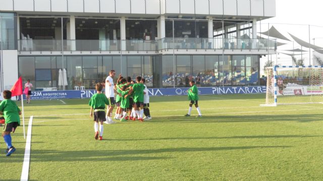 El equipo del colegio San Pedro Apóstol gana la Copa Interescuelas de fútbol 2017 - 1, Foto 1
