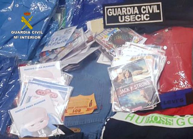 La Guardia Civil detiene a una persona con más de 500 productos falsificados - 4, Foto 4