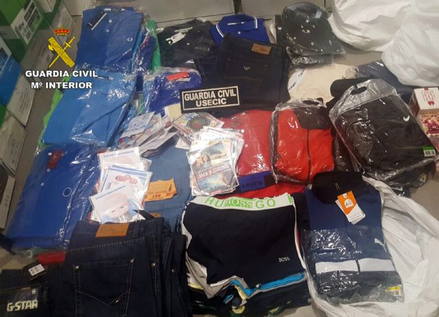 La Guardia Civil detiene a una persona con más de 500 productos falsificados - 5, Foto 5