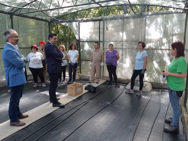 Veinte desempleados de Caravaca de la Cruz se especializan en jardinería y limpieza con un programa de la Comunidad - 1, Foto 1