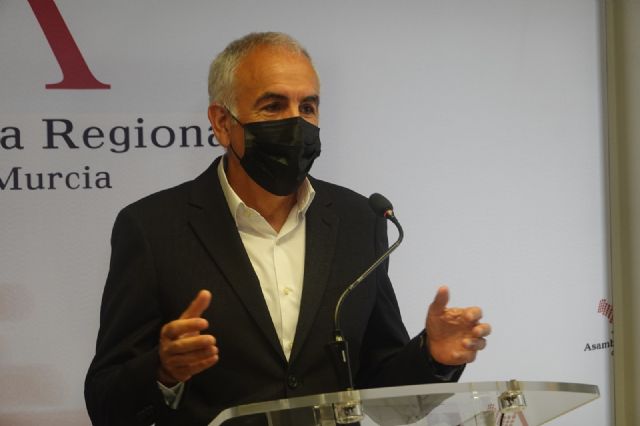 Martínez Baños: Mientras el PP busca la confrontación por el nombre del aeropuerto, no atiende los problemas reales de la ciudadanía de la Región - 1, Foto 1