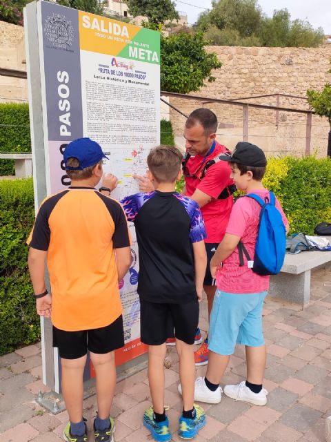 Lorca se suma al reto escolar de lograr los 10.000 pasos saludables señalizando una ruta dentro del programa 'Escuelas activas' - 3, Foto 3