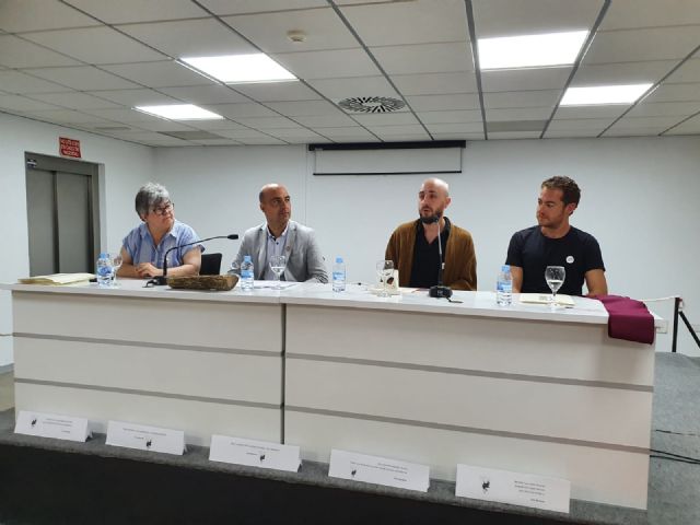 Fran Barreno, con Traducción del dolor, gana el I Premio Subirana para el mejor libro de poesía publicado en 2021 - 2, Foto 2