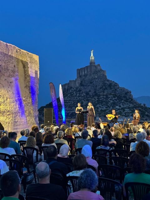 Más de un centenar de personas disfrutan del concierto de música andalusí a cargo de Sephardica en el Palacio Ibn Mardanís - 2, Foto 2