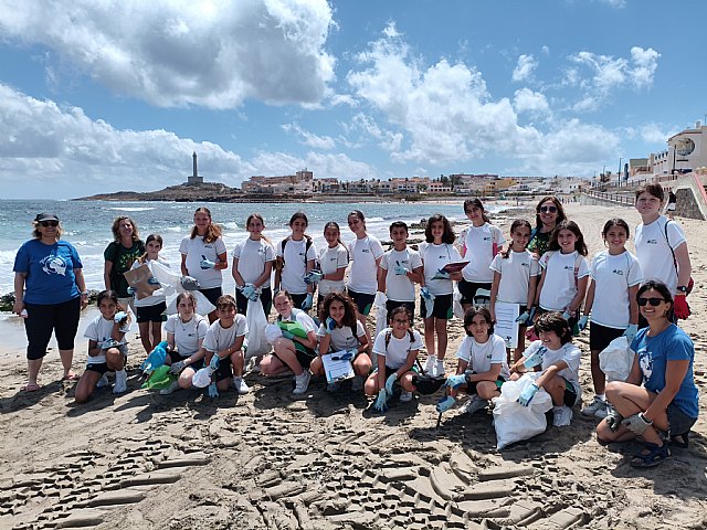 Alumnos de Murcia y la Vega Baja impulsan acciones para proteger la sostenibilidad del mar y las playas de su entorno - 2, Foto 2