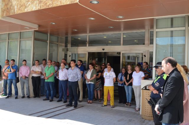 Minuto de silencio en el Ayuntamiento por el atentado de Niza - 1, Foto 1