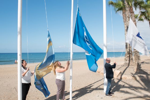 Siete banderas azules, seis de Q de calidad turística y dos de ecoplaya ondean en la costa del municipio este verano, Foto 1
