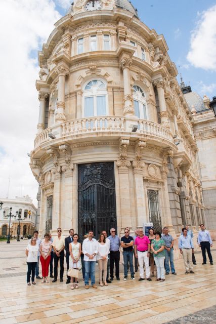 El Ayuntamiento de Cartagena guarda un minuto de silencio en solidaridad con los 84 muertos en Niza - 1, Foto 1