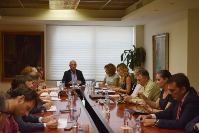 La Comunidad acuerda los dos festivos adicionales que los comercios de la Región podrán abrir este año - 1, Foto 1