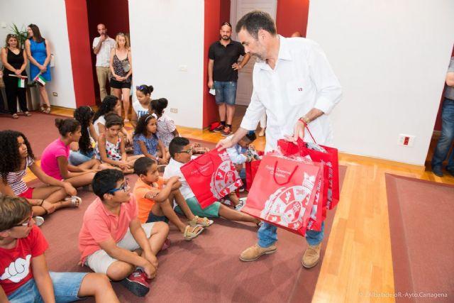 Trece niños saharauis pasarán el verano con familias cartageneras - 4, Foto 4